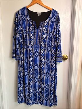 JM Collection Sz 2X Shift Dress Slit Neck 3/4 Sleeve Knee Geometric Small Studs